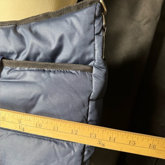 Pretty Rugged navy puffer bag crossbody adjustable for shoulder
Great condition - Picture 9 of 12